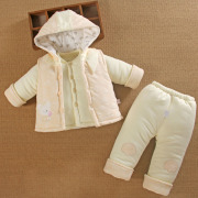 女宝宝装外出12分体秋冬款3一6个月8男婴儿服加厚棉衣三件套装季0
