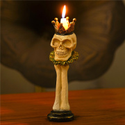 王冠骷髅柱状烛台树脂工艺品，长手托起头骨戴个性(戴个性)创意家居摆件