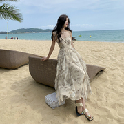 海边度假沙滩裙，西双版纳旅游设计感纯欲气质印花吊带连衣裙