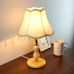 欧式台灯卧室装饰婚房温馨个性小台灯创意，现代调光节能led床头灯