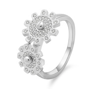 跨境时尚镶钻戒指，女士齿轮转动戒指，银色微镶锆石指环礼物