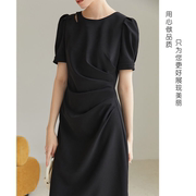 法式圆领不规则抽褶黑色，连衣裙2024夏季短袖小黑裙潮