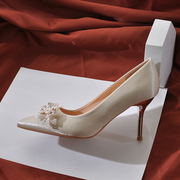 缎面婚鞋女2024新娘鞋香槟色高跟鞋细跟尖头单鞋水钻珍珠扣