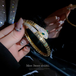 金色微镶锆石蛇形手镯女高级感轻奢小众精致饰品镯子手链2023