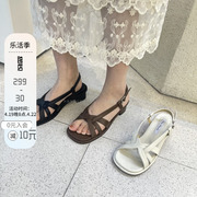 现韩国东大门女鞋2022夏英伦(夏英伦)复古罗马编织露趾皮带扣方跟凉鞋