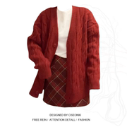 秋冬搭配一整套氛围感套装大码胖妹妹v领红色毛衣外套+格纹短裙