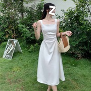 白色吊带连衣裙子女夏季2024收腰背带，长裙高级法式气质赫本风