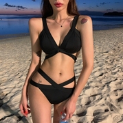 维多利亚泳衣女夏网红度假欧美小胸性感三点式比基尼分体黑色绑带