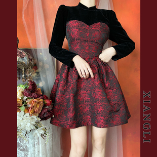 巷里法式复古红色连衣裙秋冬宫廷，玫瑰拼接高端订婚晚礼服丝绒短裙