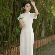白色提花祺袍女旗袍优雅2023遮肚改良年轻款显瘦平时可穿裙子