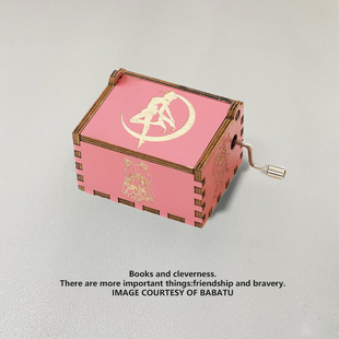 粉红色美少女战士手摇木质发条，音乐盒迷你机芯八音盒创意生日礼物