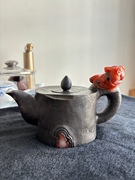 纯天然保山南红原石，镂空巧雕鸿运当头茶壶，一块石头雕刻而成