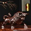 黑檀木雕华尔街牛摆件生肖牛，实木雕刻工艺品，家居客厅装饰红木