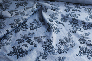 日本进口薄款蓝白交织墨，黑色植物花卉，印花细腻编织色织纯亚麻布料