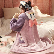 睡衣女秋冬款2023睡裙外穿家居服加绒加厚长款珊瑚绒睡袍。