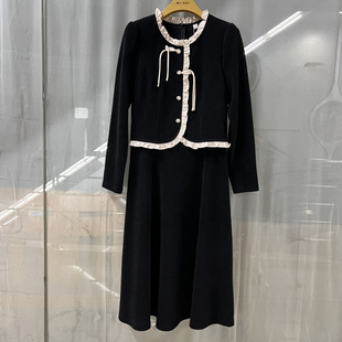 依B24CL016商场专卖2024春时尚丽人女装新中式条绒显瘦长袖连衣裙