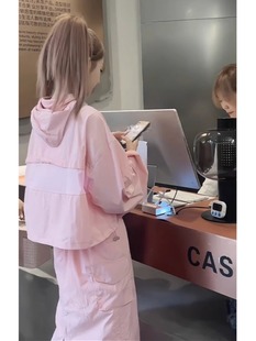 粉色运动套装女2024春秋，小个子网红时尚休闲外套半身裙两件套