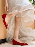 尖头红色婚鞋女低跟不累脚中式新娘鞋子舒适粗跟大码单鞋浅口百搭