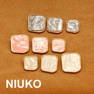 NIUKO 高档精致方形彩色树脂面灰粉米高级金属纽扣子大衣钮扣
