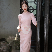 粉色旗袍2024年轻款少女高端气质改良长袖，新中式高级感连衣裙