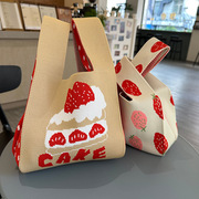 韩版卡通风草莓大容量小包包女针织手提托特包收纳(包收纳)包外出(包外出)便携包包
