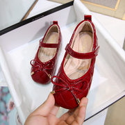 女童皮鞋红色公主鞋，2024春季小香风，宝宝豆豆鞋平跟软底休闲鞋