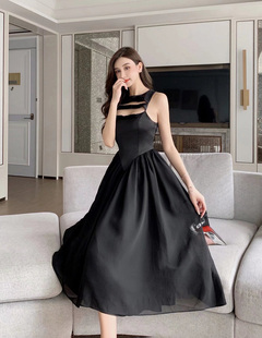 越南设计师名媛赫本风镂空无袖，小黑裙大摆显瘦雪纺连衣裙