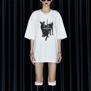 ourhour黑猫印花白色图案印花圆领，宽松大t恤女夏季设计感短袖