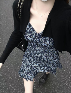Rosé无袖v领蓝色碎花裙吊带裙女夏季法式收腰小个子短款连衣裙