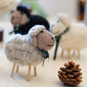 美式乡村羊毛毡小羊羔，摆件手工成品玩偶可爱围巾，桌面家居柜装饰品