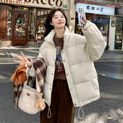 白色小立领羽绒棉服，女短款冬季韩版宽松加厚小个子，面包服外套