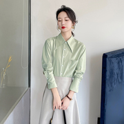 浅绿色衬衫女春款时尚尖领气质，纯色打底休闲宽松高端职业正装衬衣