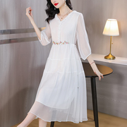 高级感真丝白色连衣裙2023夏季气质超仙温柔收腰显瘦惊艳裙子