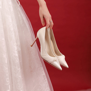 2022年冬季白色高跟鞋细跟新娘小众珍珠，婚纱鞋平时可穿婚鞋女
