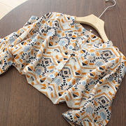 韩范设计感V领 丝滑超薄五分袖蝙蝠小衫 天丝半袖民族风印花衬衫