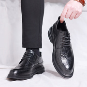 男士皮鞋商务正装工作鞋，尖头韩版布洛克雕花透气男鞋高跟2023年