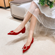 尖头红色婚鞋女中式气质新娘鞋子，百搭低跟大码粗跟单鞋浅口鞋