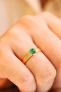 18k素面祖母绿蛇皮纹指环，金镶嵌(金镶嵌)珠宝宝石真金真钻