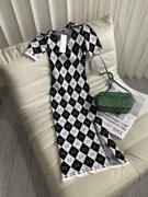 小众设计 22秋 经典时髦黑白菱格几何图案修身开叉显瘦针织连衣裙