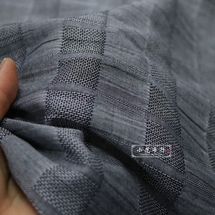 夏季灰色色织格子纯棉提花布料，男女衬衫裤子吸湿透气服装面料复古
