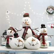 圣诞节装饰毛绒娃娃白色雪人公仔，带帽围巾小胖子，雪人商场橱窗摆件