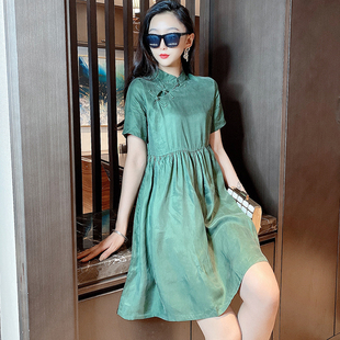 绿色连衣裙女2024春季显瘦高腰新中式国风盘扣铜氨丝短袖裙子