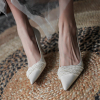 白色高跟鞋女珍珠主婚纱法式尖头细跟单鞋真皮小众不累脚新娘婚鞋