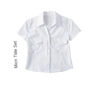 、美式复古学院风双口袋翻领，短袖白色衬衫，女夏短款显瘦个性上衣