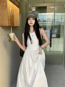 无袖背心连衣裙，夏季女装2023法式白色，吊带裙艺术感显瘦长裙子