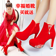 冬季婚鞋女2023年红色高跟结婚靴子，粗跟秀禾服红鞋新娘鞋冬天