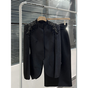 黑色时尚高级感套装女冬季百搭钉珠燕尾西服外套半身裙两件套
