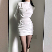 2021年秋装女设计感褶皱显瘦裙子性感气质包臀显瘦白色连衣裙