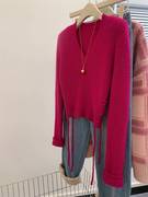 玫红色v领针织，打底衫女秋冬设计感小众，修身短款软糯毛衣内搭上衣