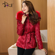 冬季轻薄短款红色毛领羽绒服女2023时尚洋气，小个子白鸭绒(白鸭绒)外套